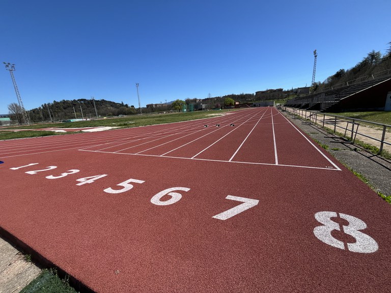 Reforma del tartà de les pistes d'atletisme